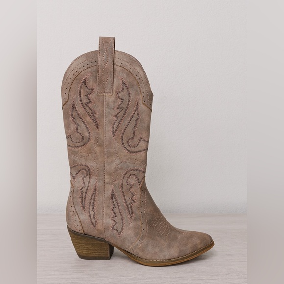 Very Volatile
Very Volatile Women's Raspy - Picture 3 of 7